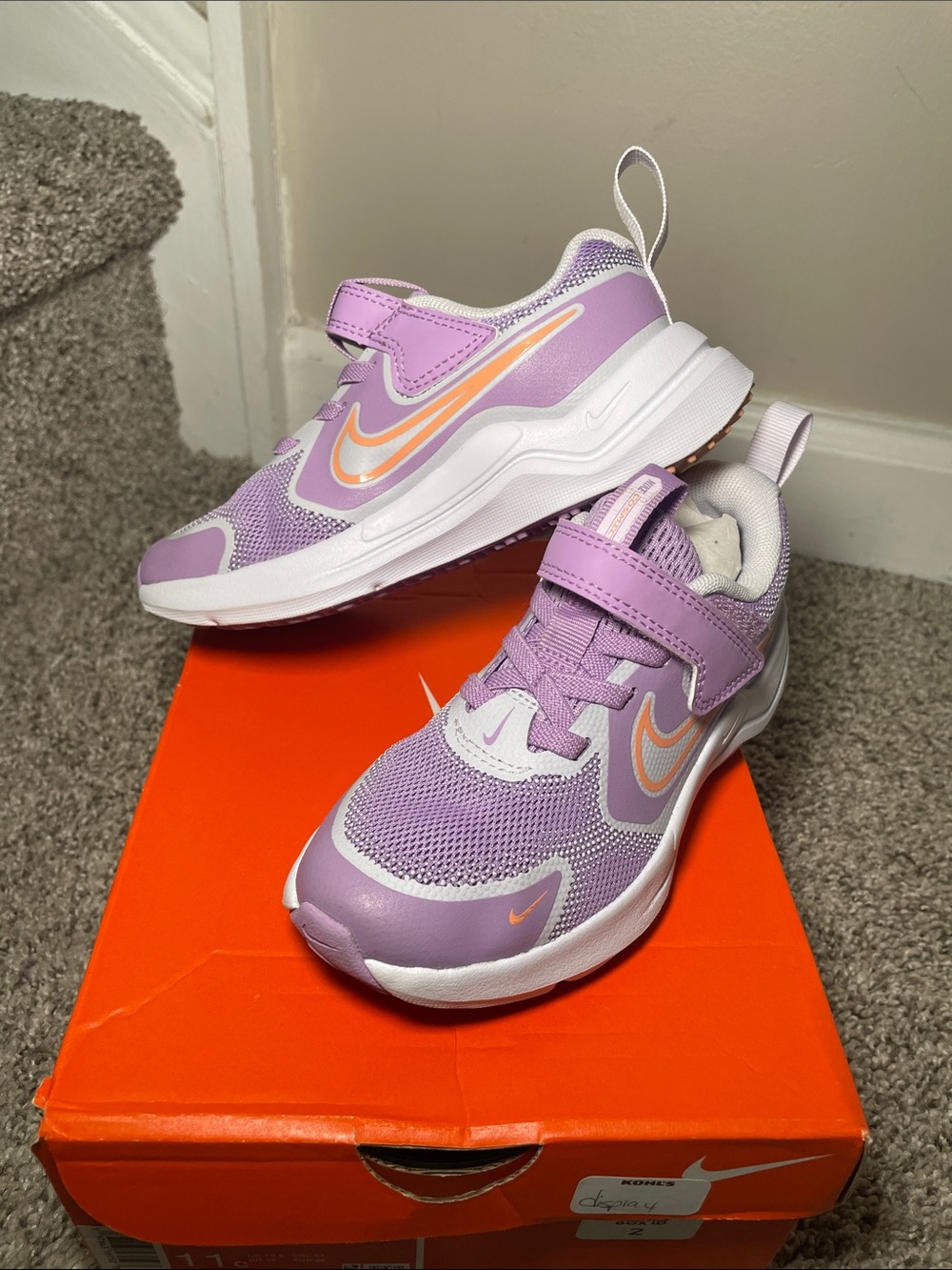 GIRLS' NIKE COSMIC RUNNER RUNNING SHOES - Picture 2 of 10